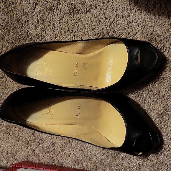 Red bottoms - Picture 4 of 5